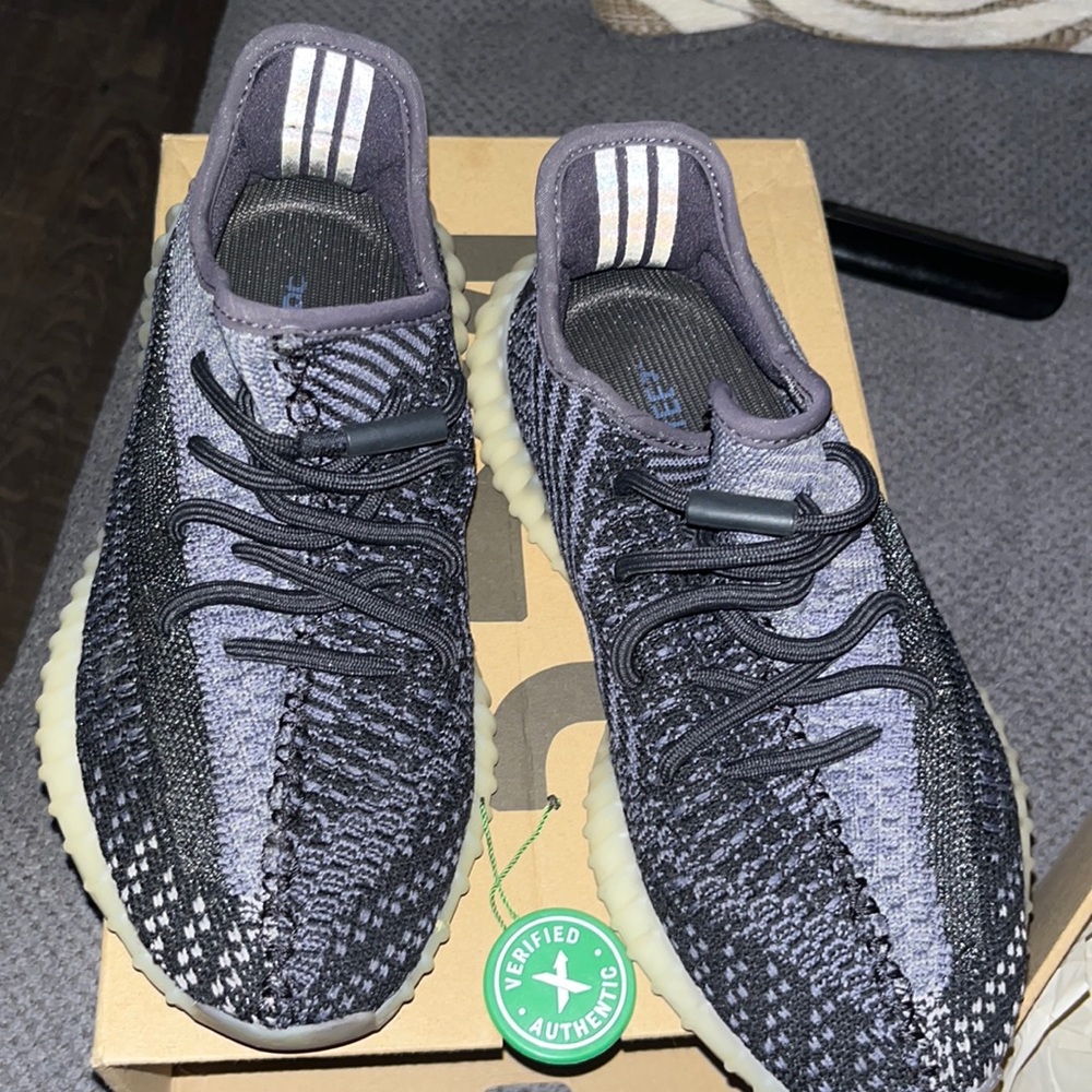 Yeezy Boost 350 v 2 Carbon